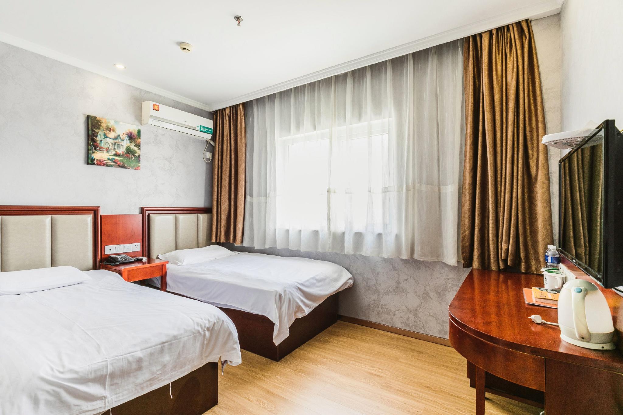 ROOM, TWIN BEDS
