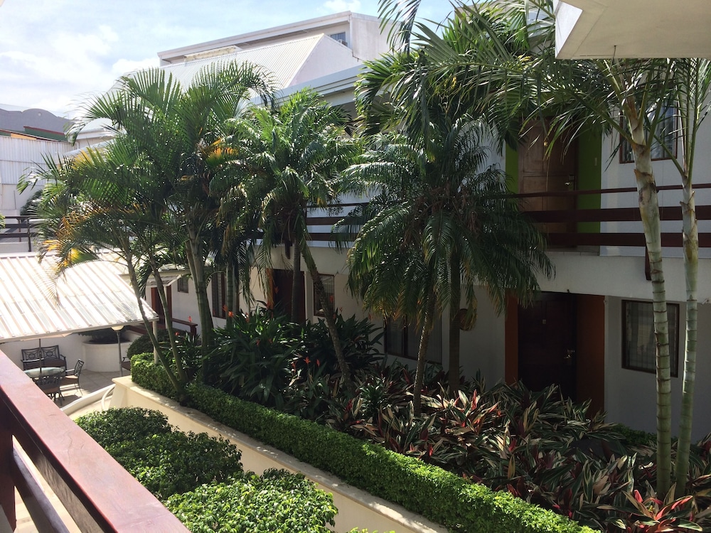 Hotel Suites Cristina 68/69