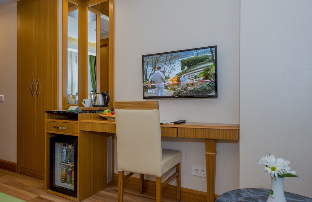Bizim Hotel 57/64