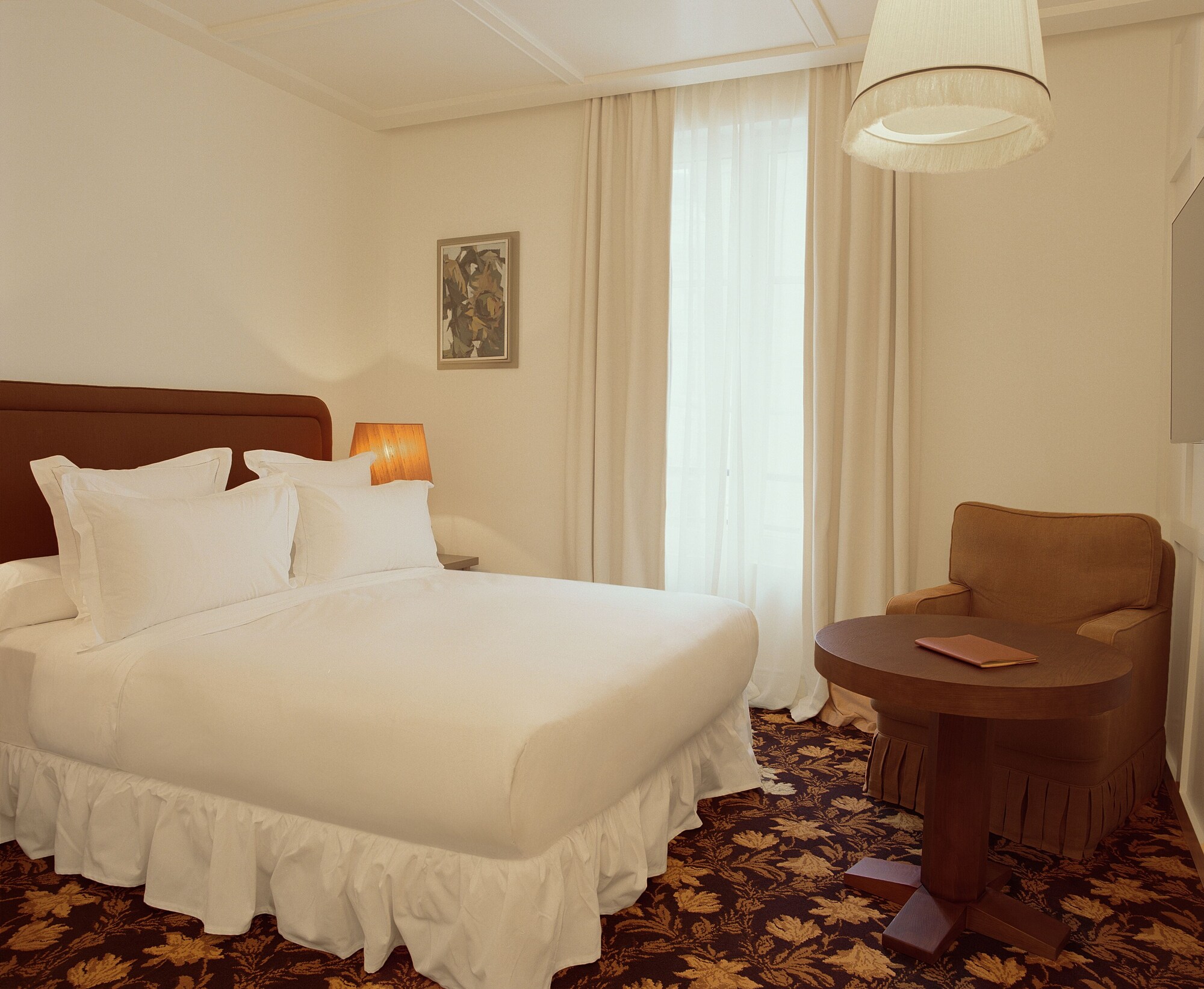 SUPERIOR, QUEEN BED