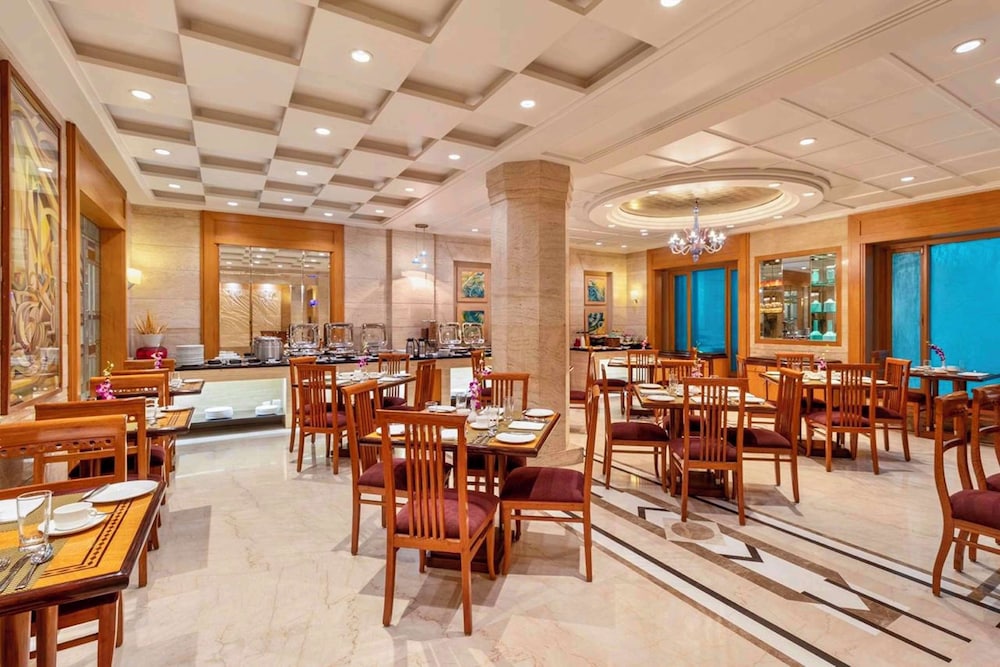 Sarovar Portico Kalupur Ahmedabad 30/42
