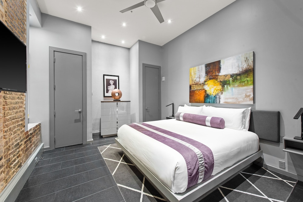 3 Bedrooms, Premium, Suite, 1 Queen and 2 King Beds, Pool Access، The Natchez Vacation Rentals 3/9