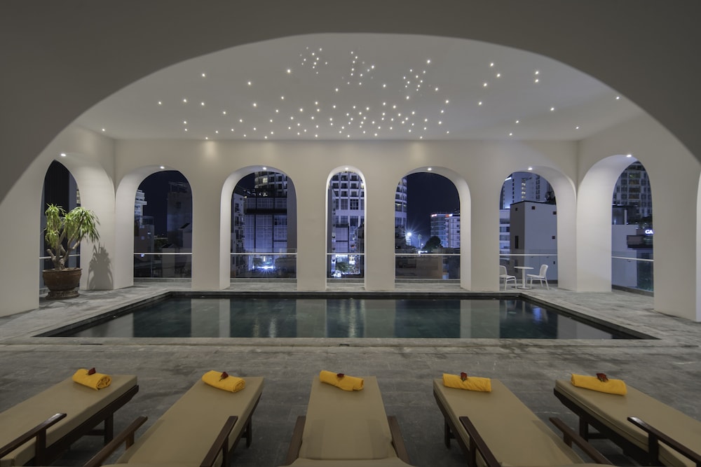 swimming pool spa