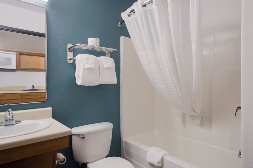 WoodSpring Suites Johnson City 16/20