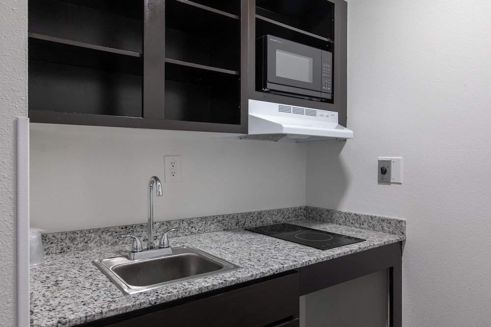 Motel6 Greenville, SC - I-85 Near Downtown 13/15