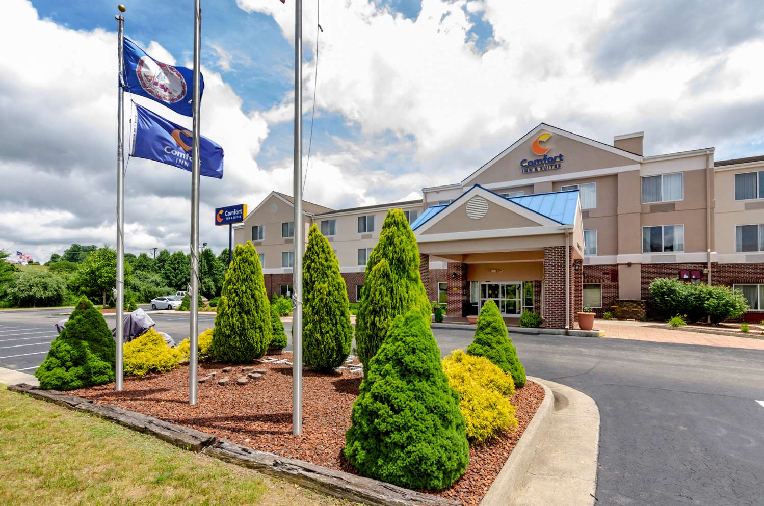 Comfort Inn and Suites Hillsville I-77 12/12