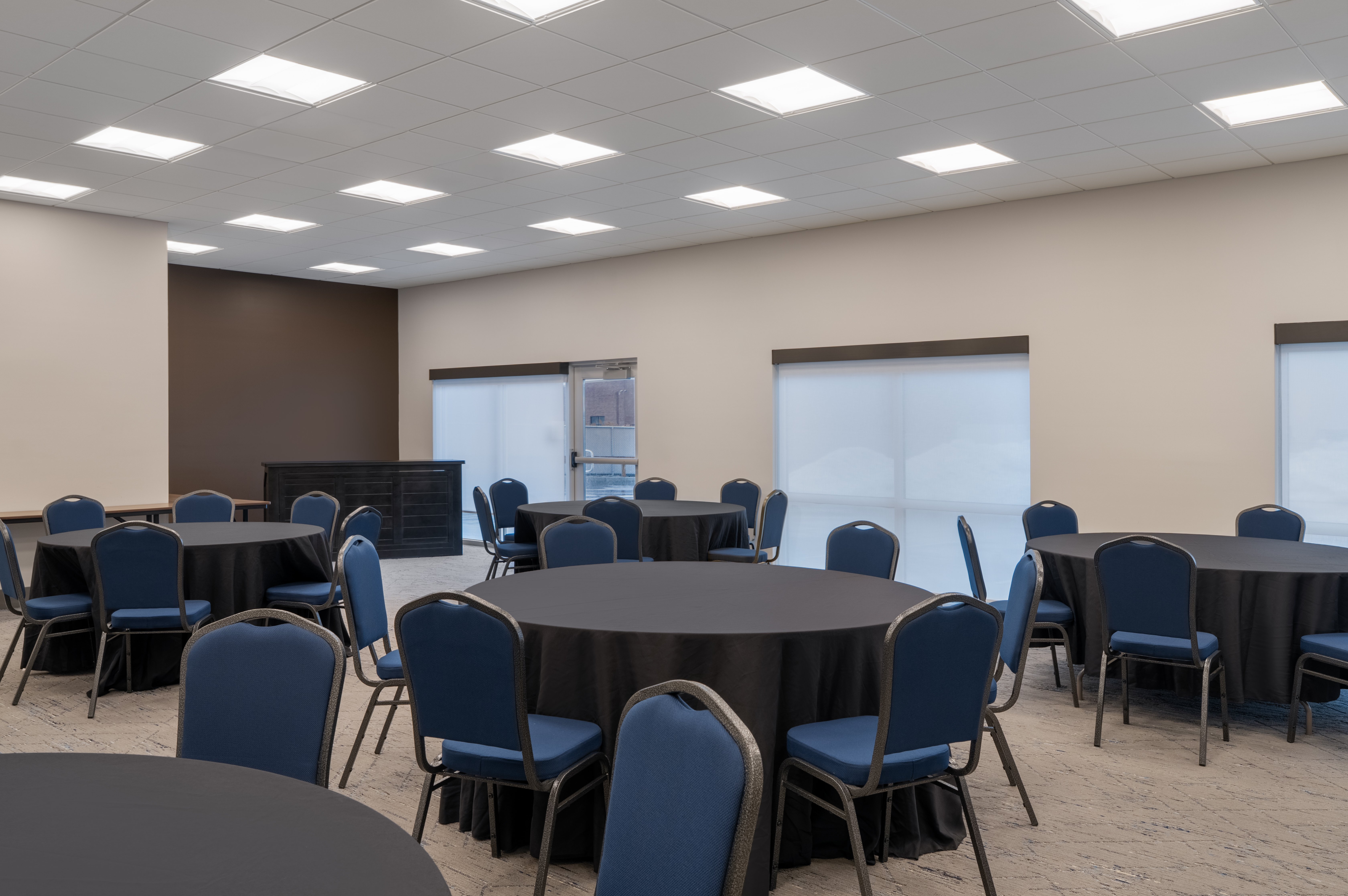 Holiday Inn Express and Suites Linden by IHG 44/55