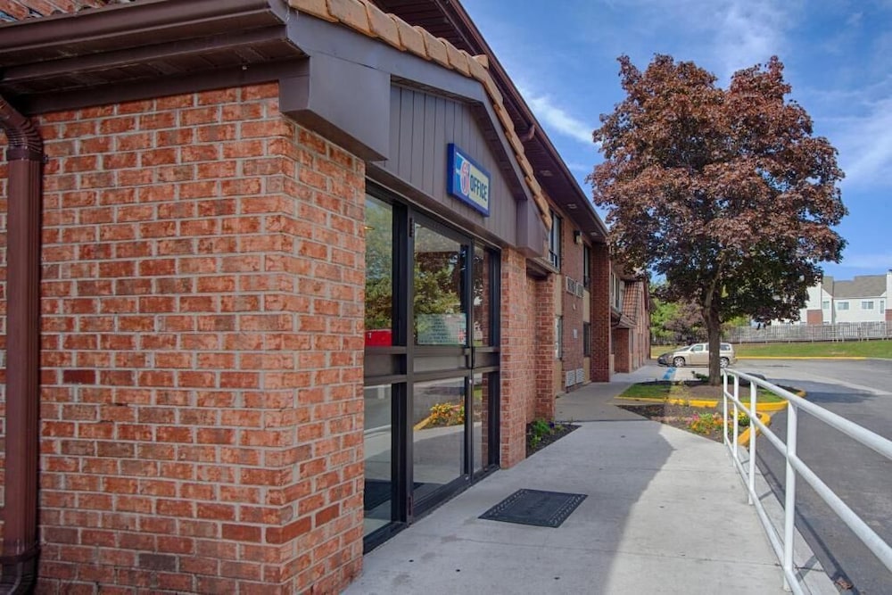 Motel6 East Syracuse, NY - Airport 8/59