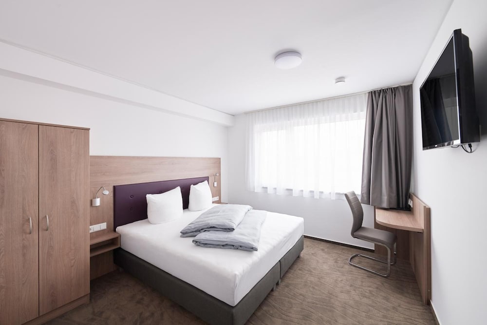 HOTEL NEW IN 8/35
