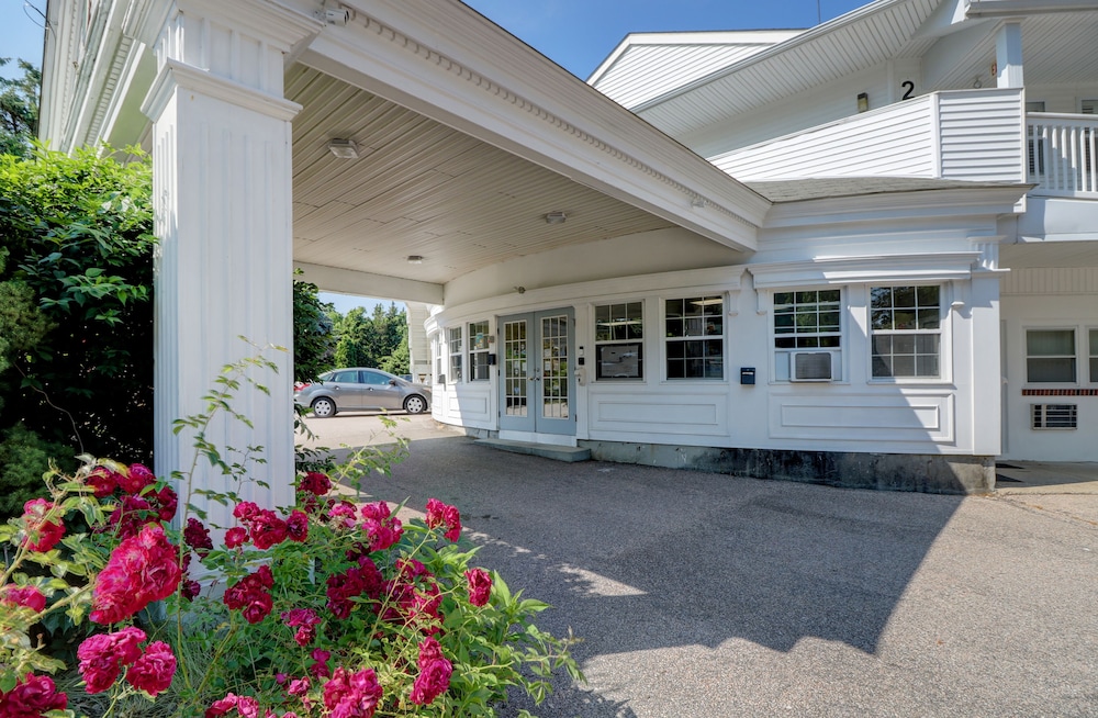 Hamilton Village Inn 67/71