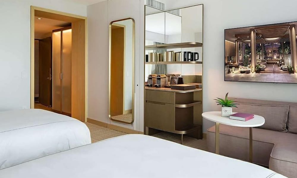 Fairmont Century Plaza Gold Experience 19/73