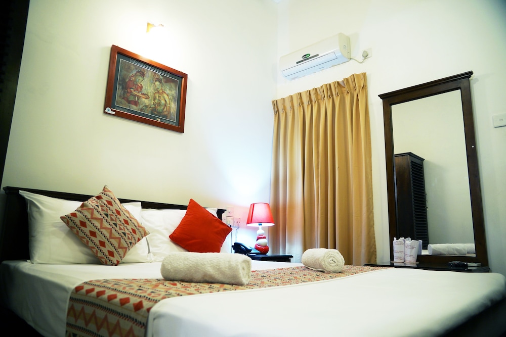 Moon Hills Hotel 4/50