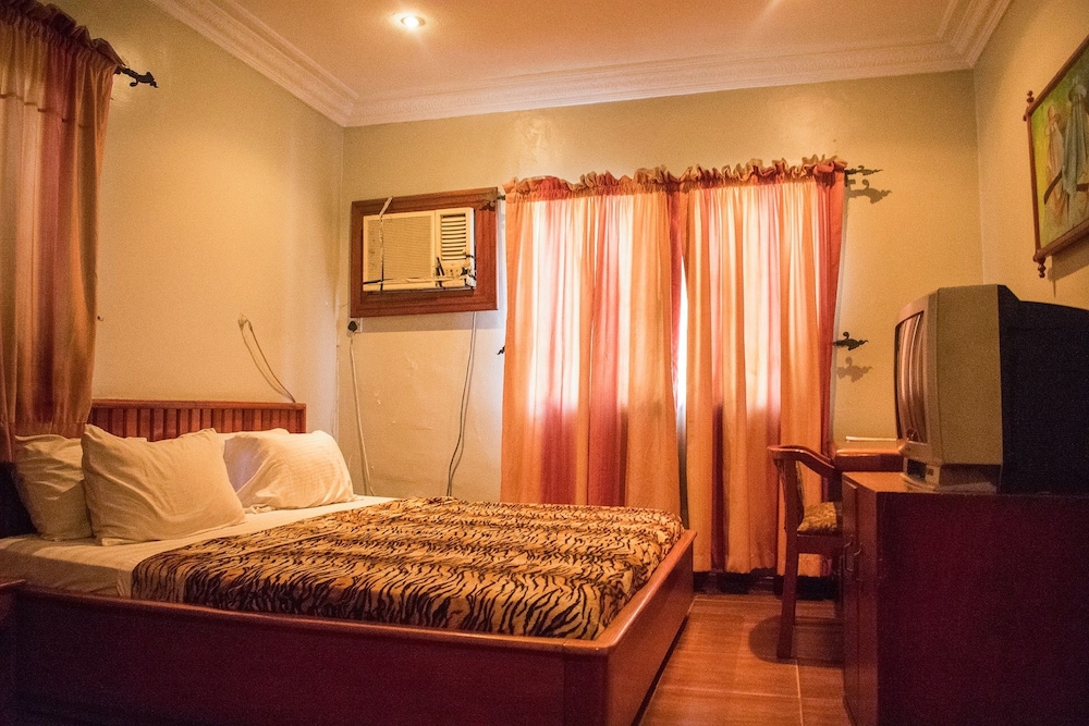 Chelsea Suites Limited 4/28