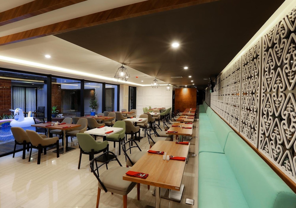 Swiss-Belinn Timika 30/41