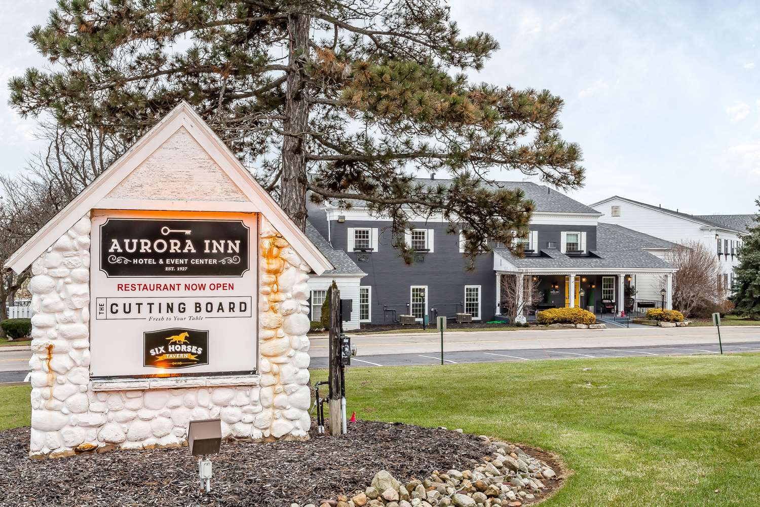 Aurora Inn Hotel And Event Center 45/45