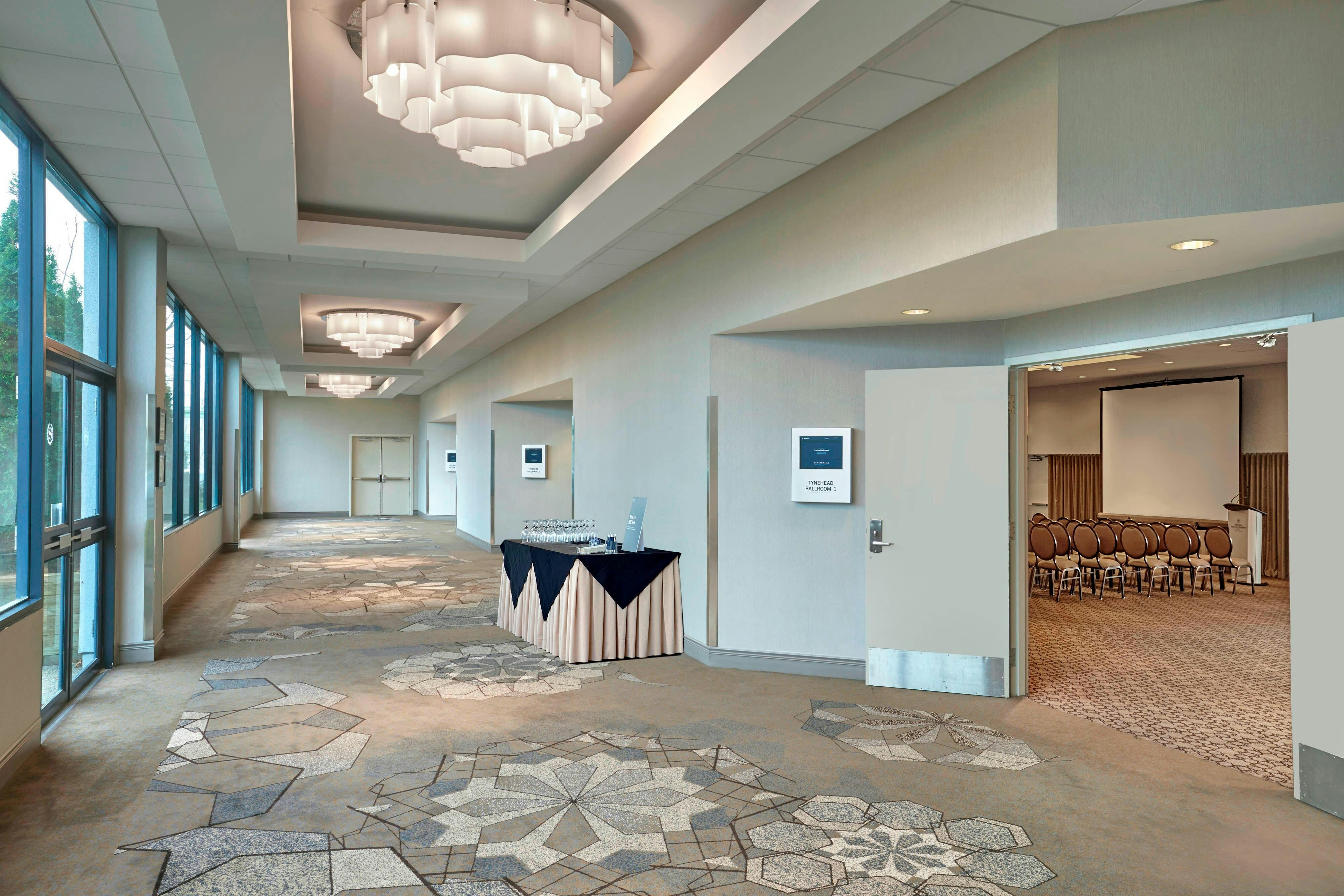 Sheraton Vancouver Guildford Hotel 3/9