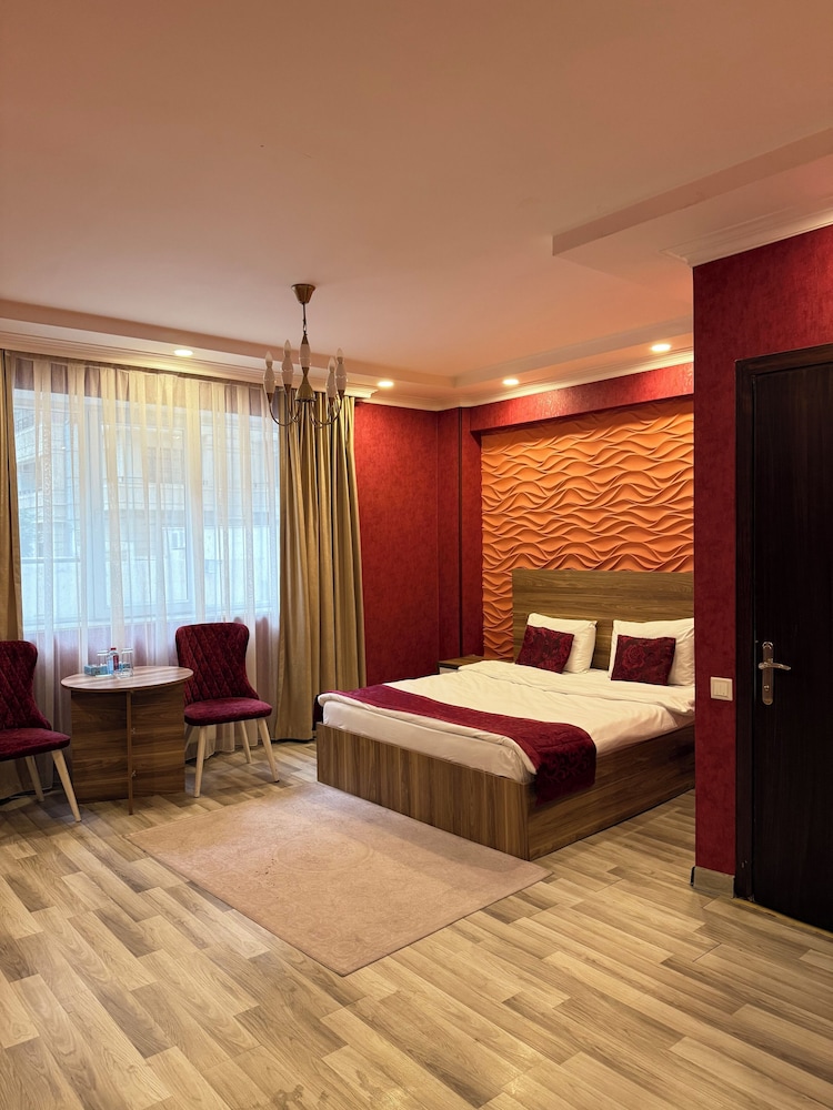 Gallery Lux Hotel 5/30