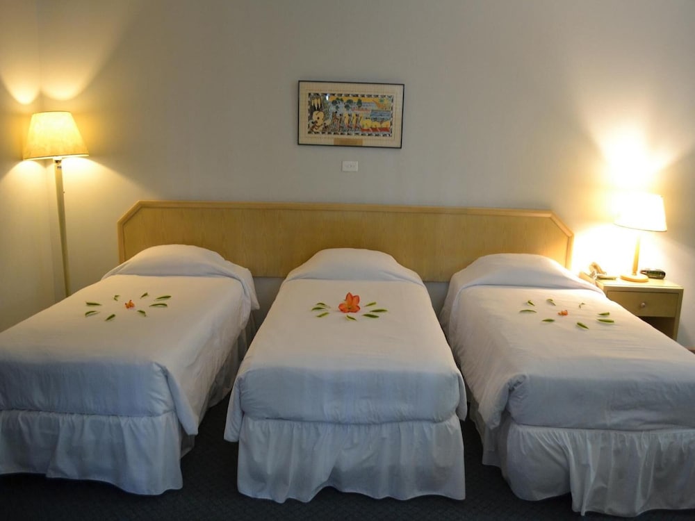 West Plaza Hotel Desekel 23/43
