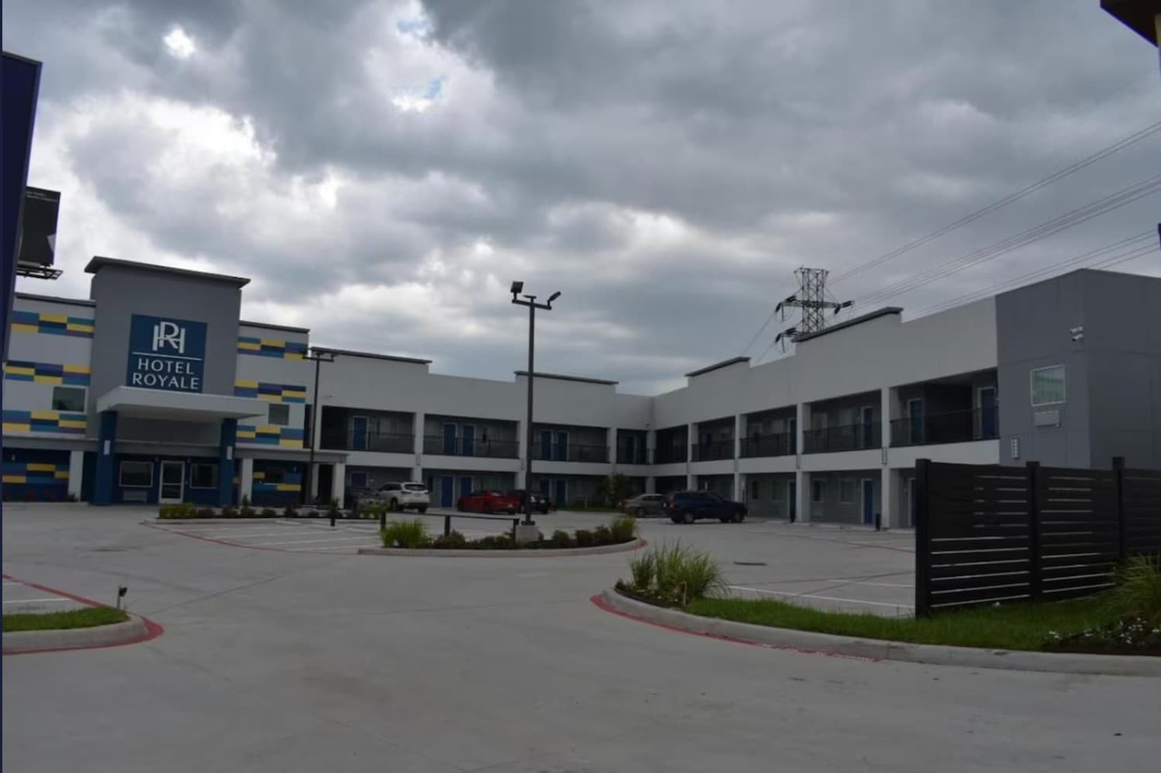 Hotel Royale IAH Airport North Houston I-45 26/30