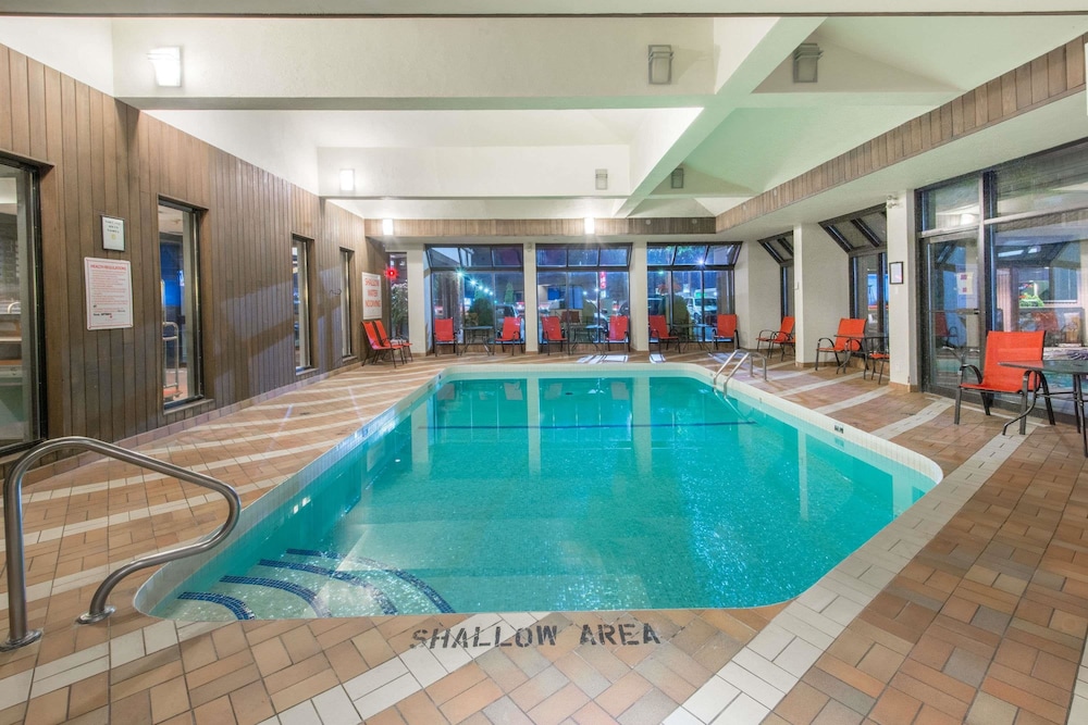 Ramada Plaza By Wyndham Niagara Falls 42/79