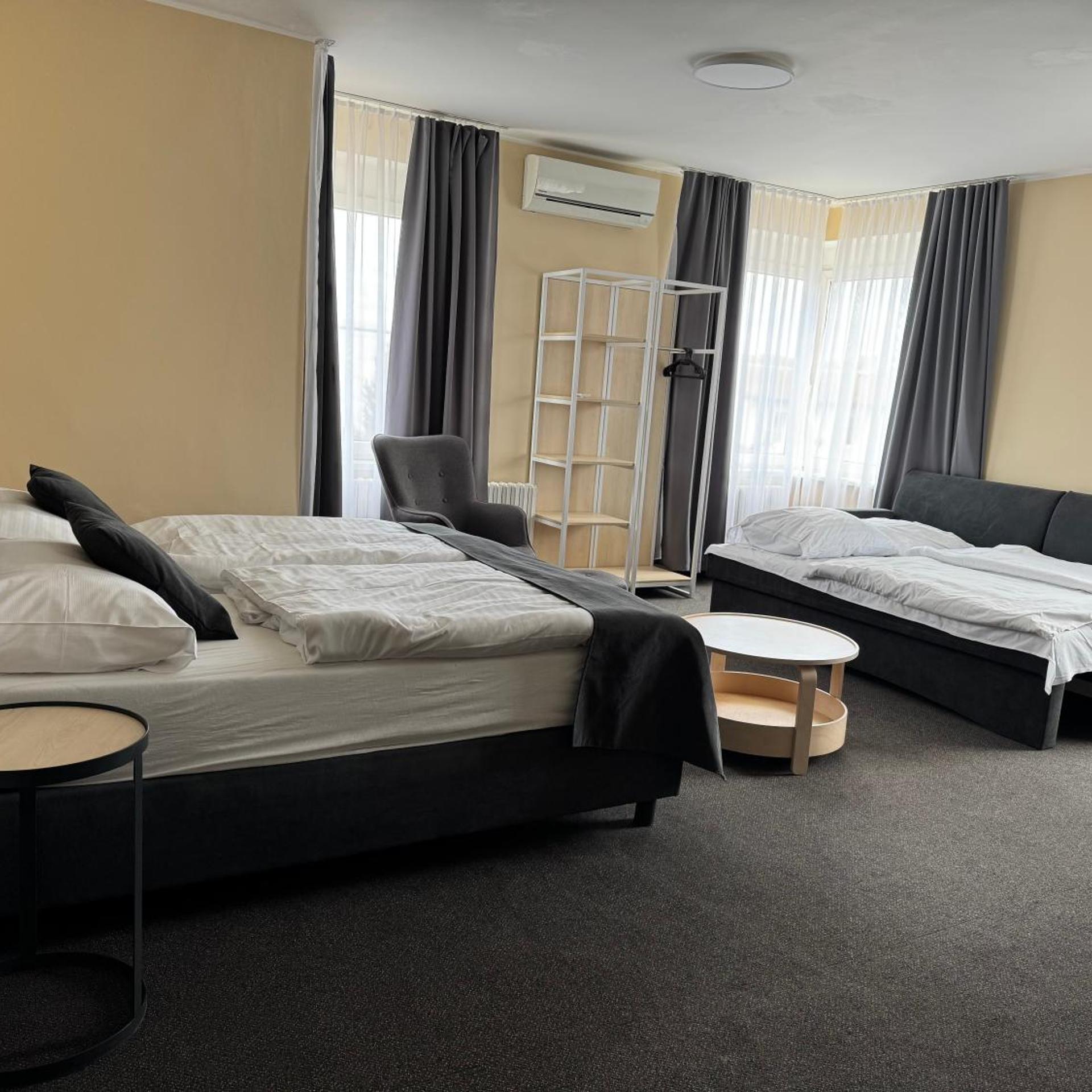 Tulipan Pruhonice Hotel 9/42