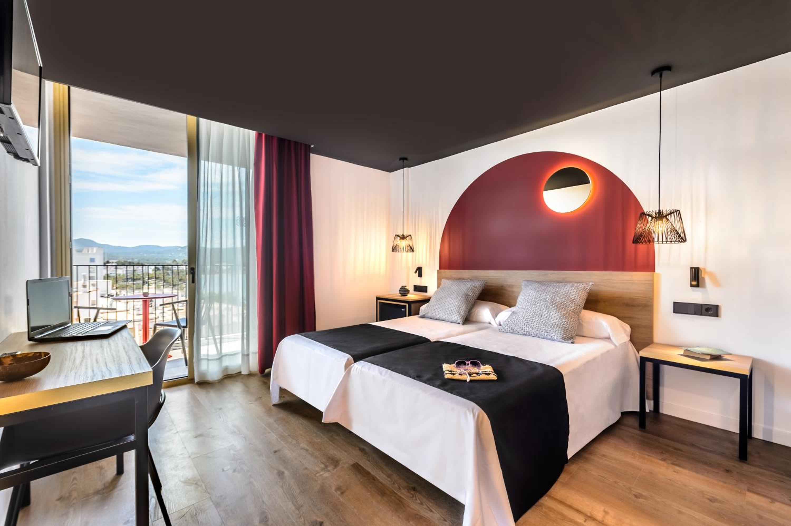 Room, Twin Beds, Lateral Side Sea View