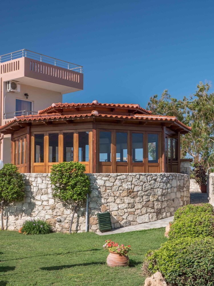 Petritos Rooms And Studios 4/50