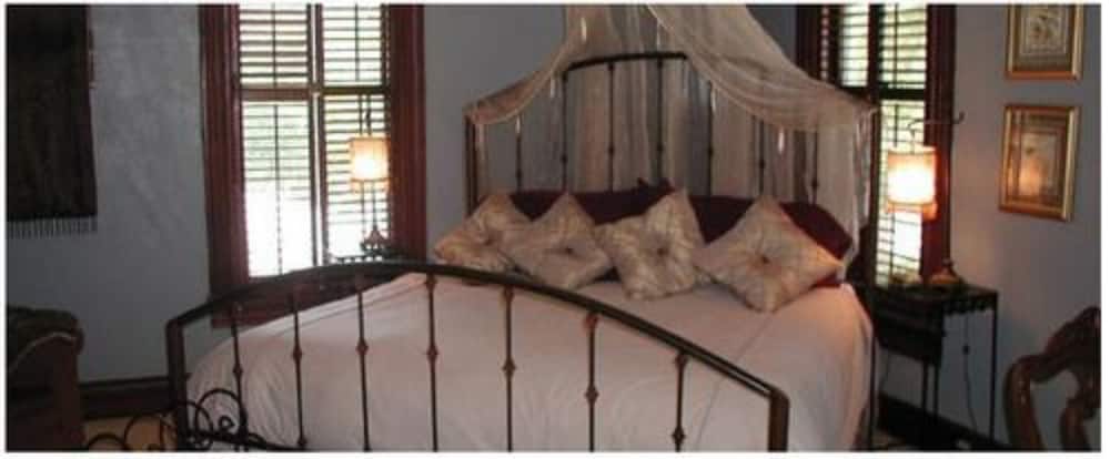 Fig Tree Manor 4/45