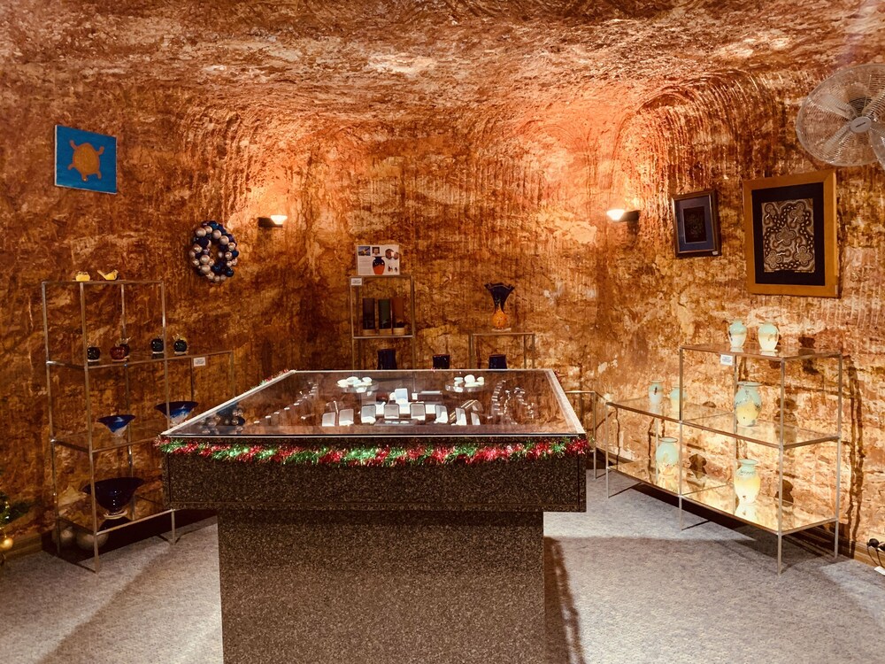 Desert Cave Hotel 24/50
