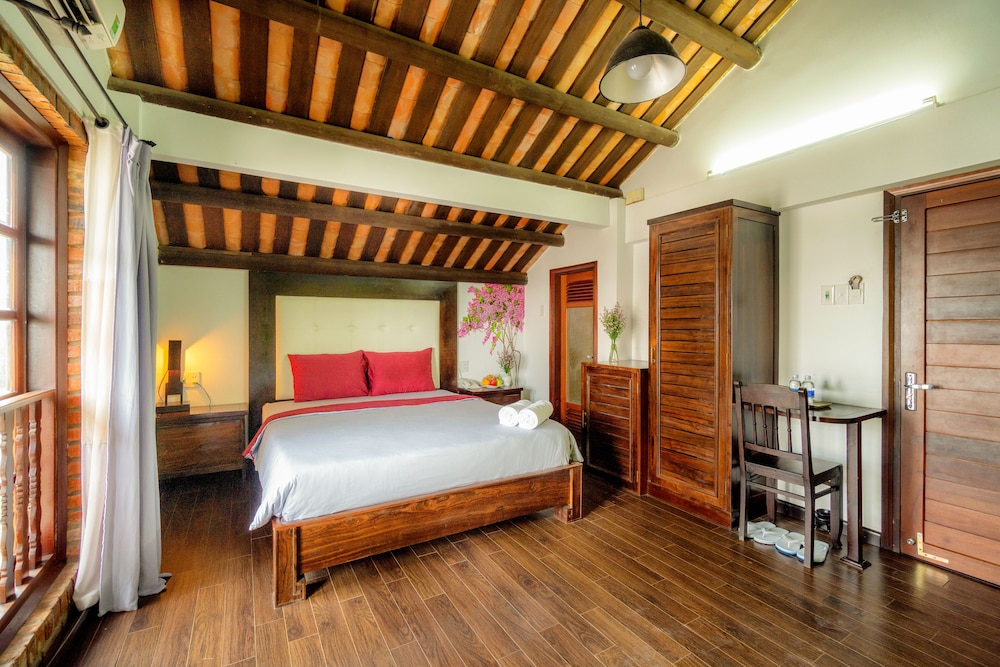 Golden Peach Villa Hoi An 32/68