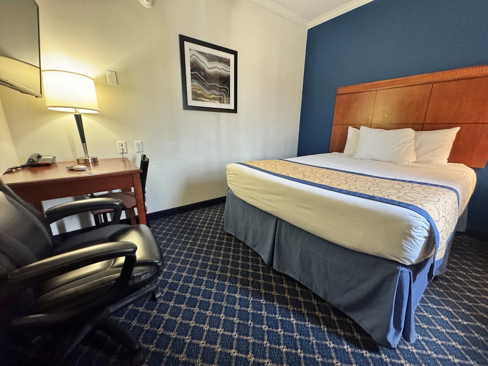 Studio, Suite, Apartment, 3 Queen Beds