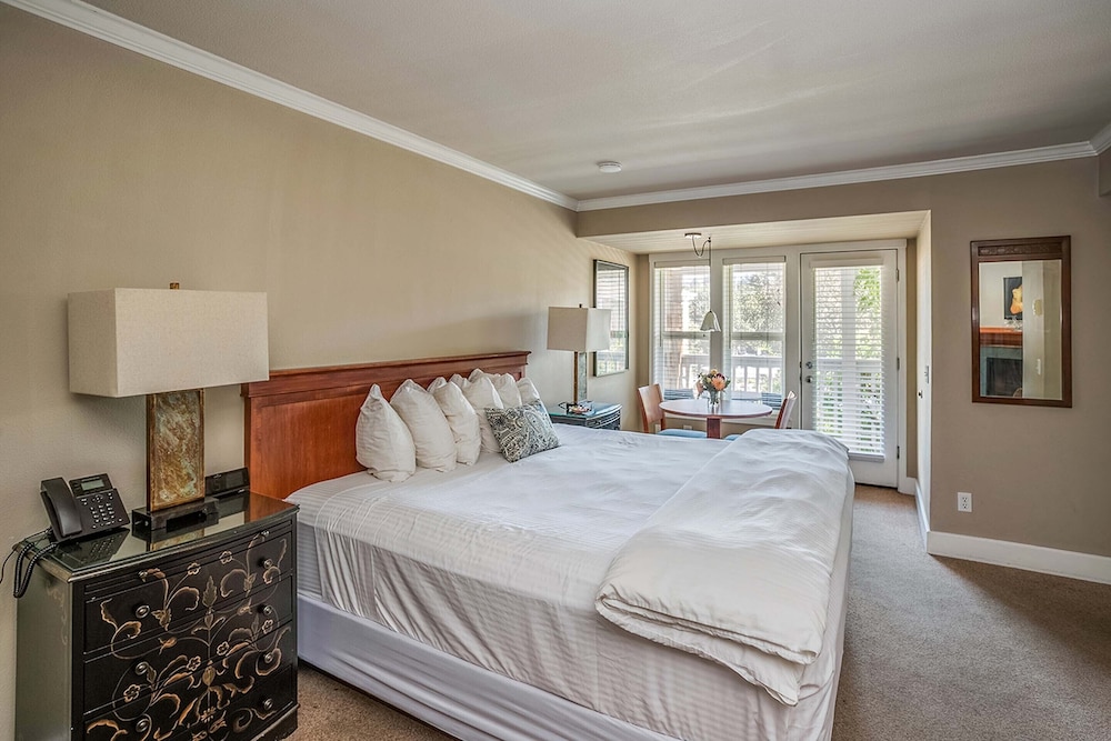 Courtyard, Premier, King Bed, Pet Friendly