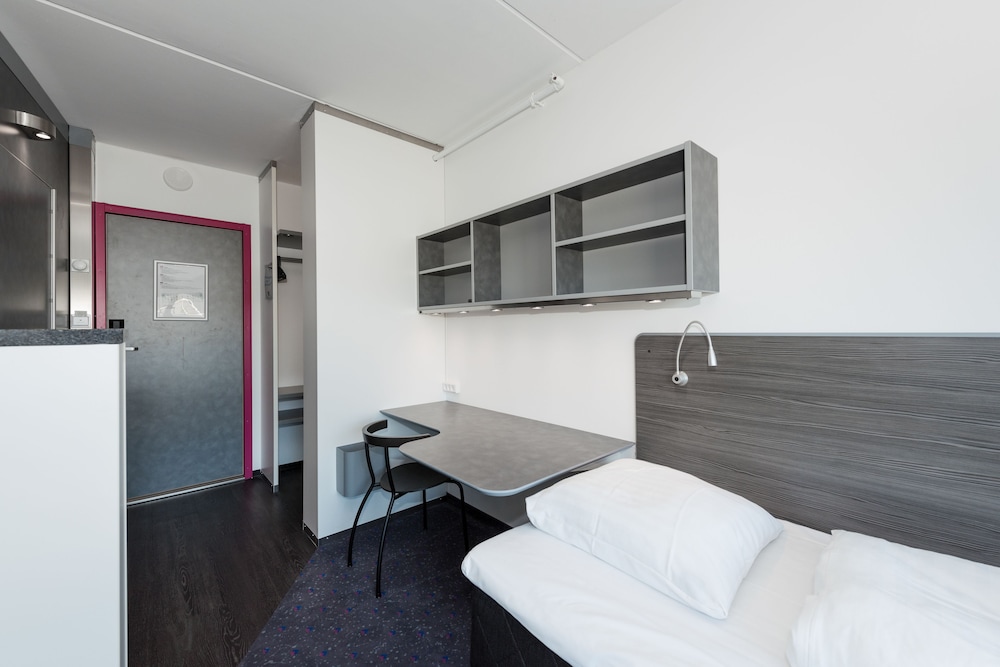 STUDIO, SINGLE BED, KITCHENETTE