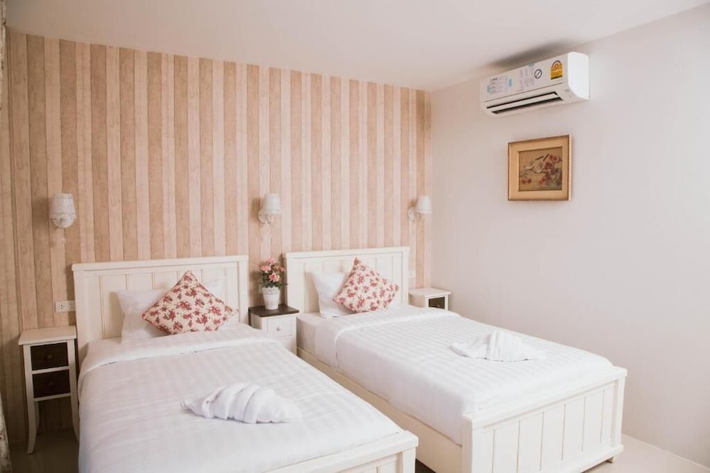 Standard, Twin Beds