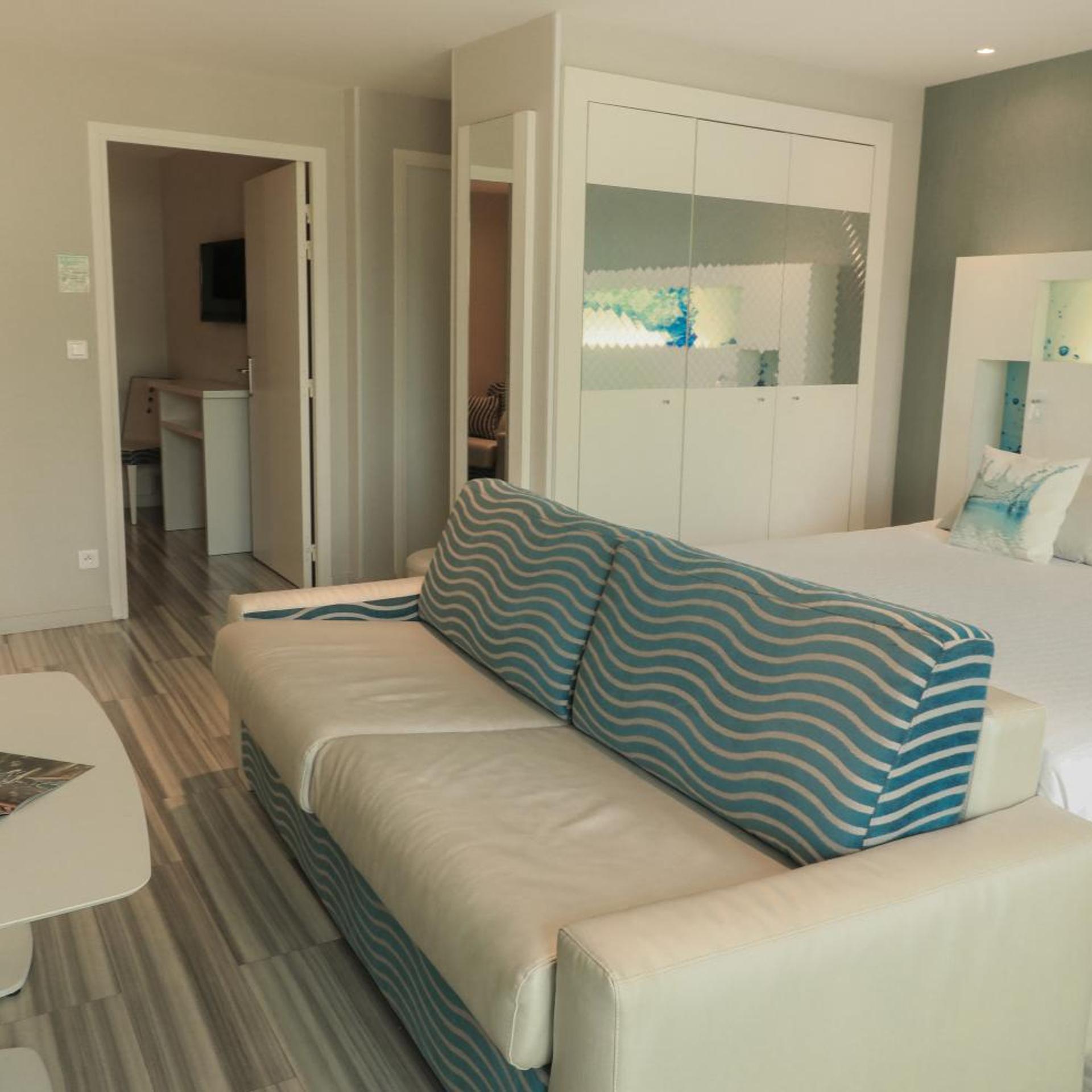 Suite, Sea View