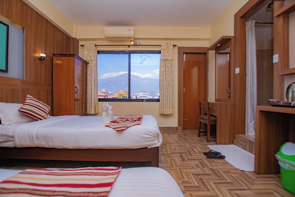 DELUXE, DOUBLE BED, MOUNTAIN VIEW, BALCONY