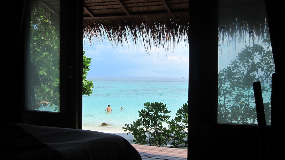Ten Moons Lipe Resort 26/50
