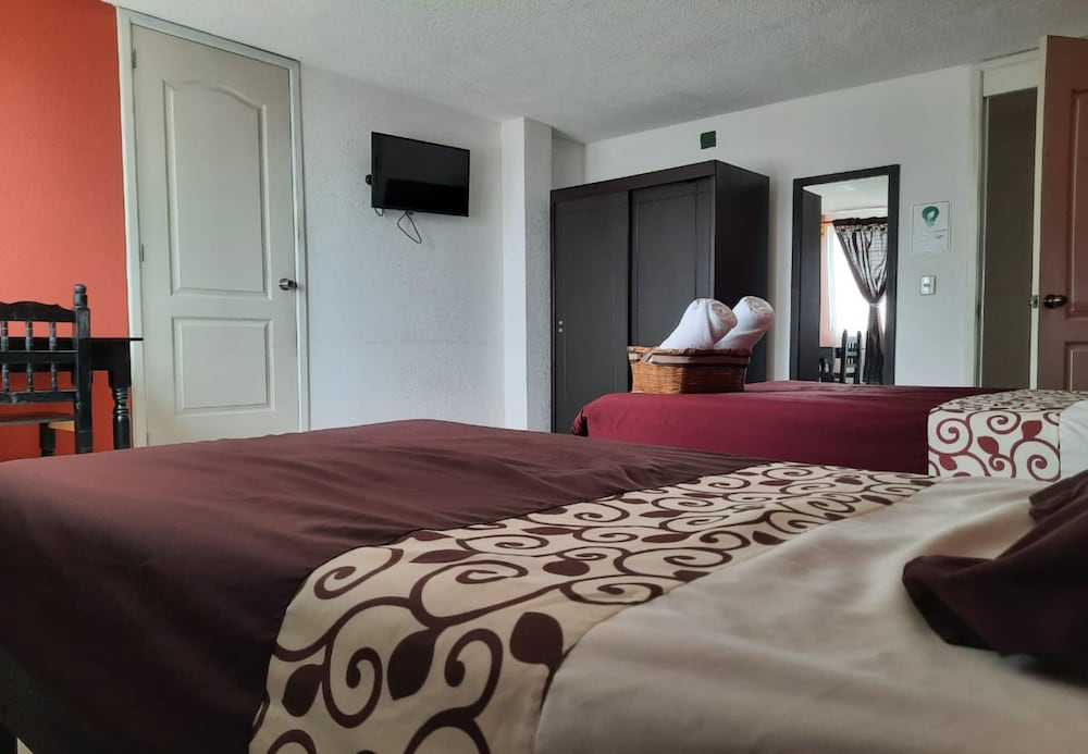 Hotel & Suites Cerro Rojo 17/68
