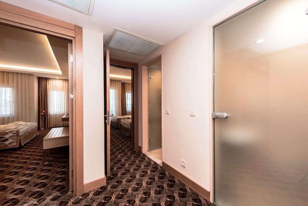 Belconti Resort Hotel 32/87