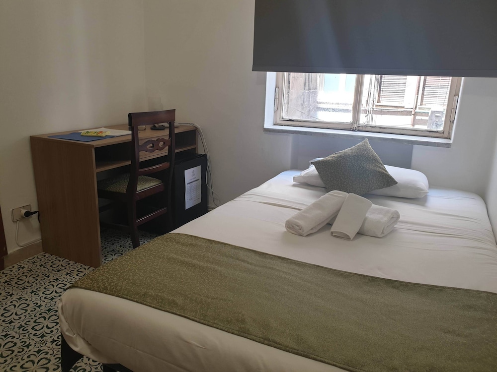 ROOM, SINGLE, PRIVATE BATHROOM