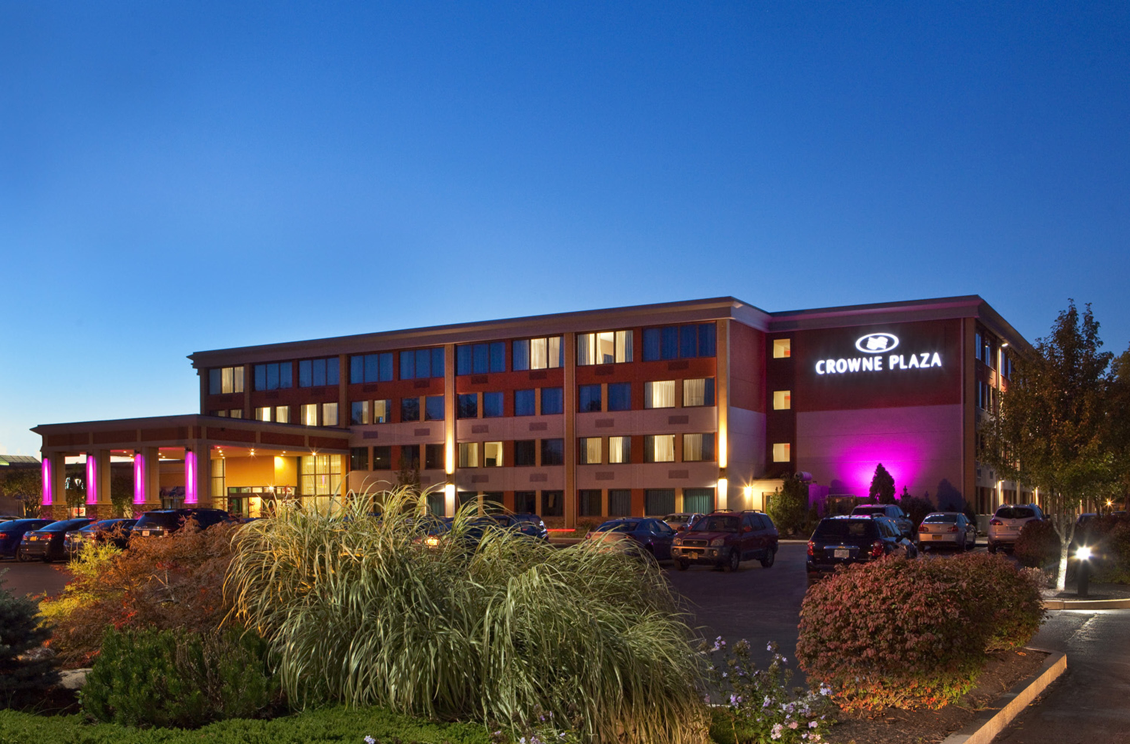 CROWNE PLAZA BOSTON - WOBURN 4/80