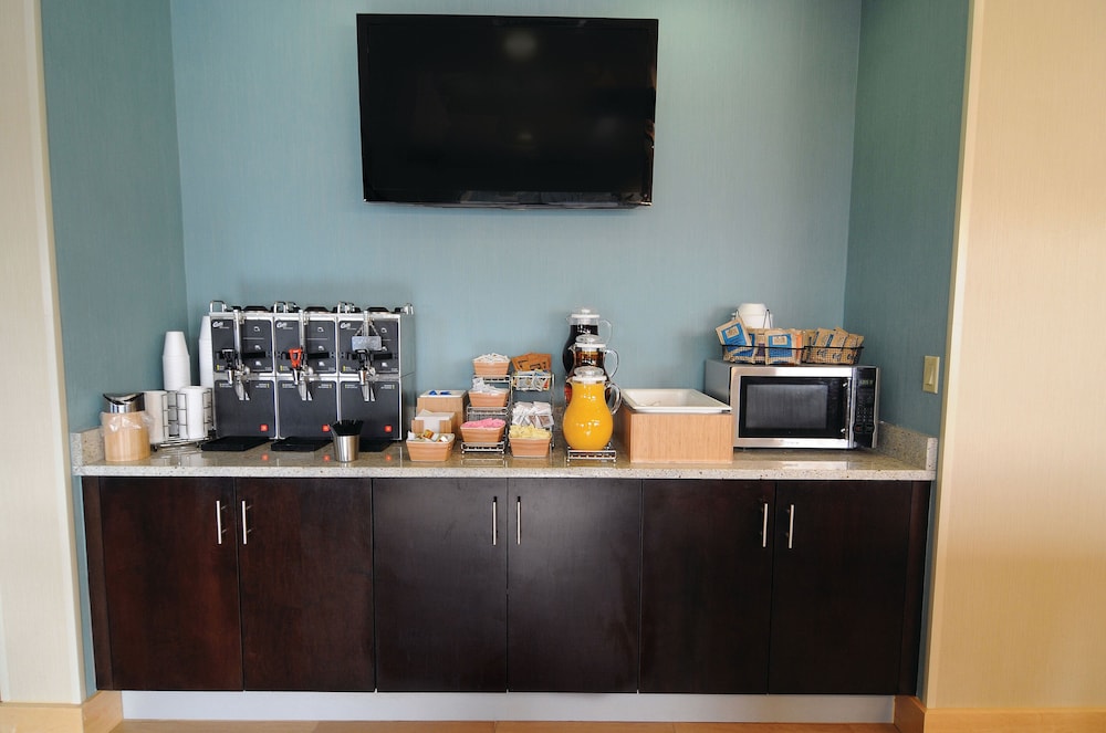 La Quinta Inn And Suites By Wyndham Lewisville 45/50