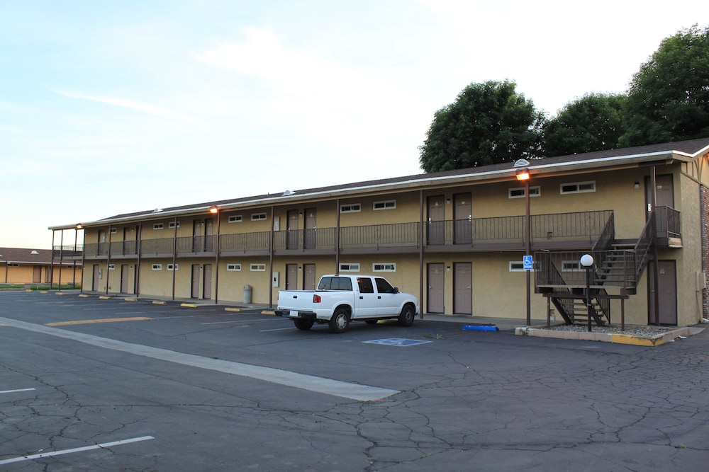 Americas Best Value Inn 13/18
