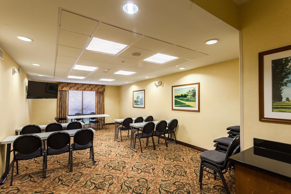Comfort Suites East 39/42