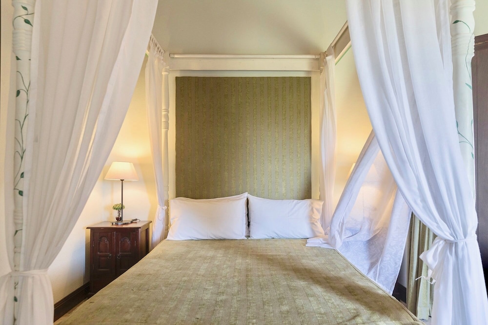 3 BEDROOMS, VILLA
