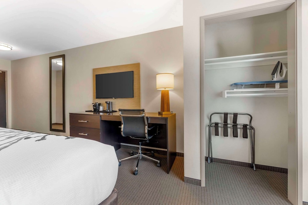 غرفة بسرير كينج لذوي الإعاقة، Sleep Inn & Suites Cumberland 2/4