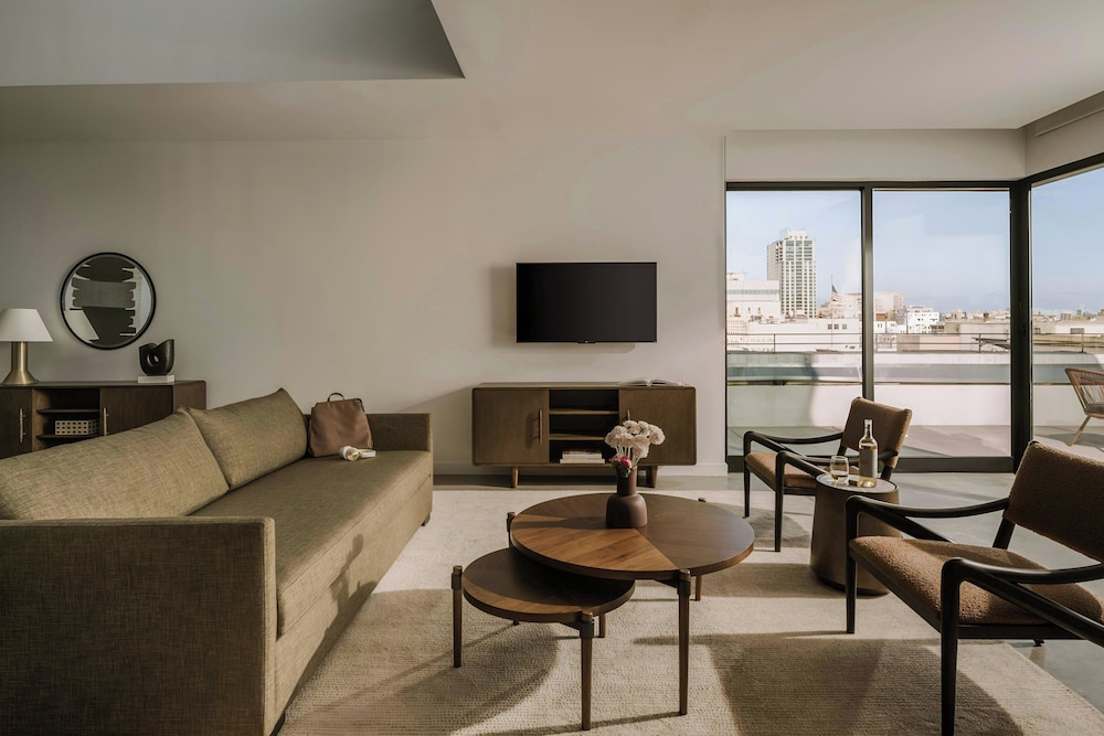 Sonder by Marriott Bonvoy The Winfield Apartments Downtown LA 36/58