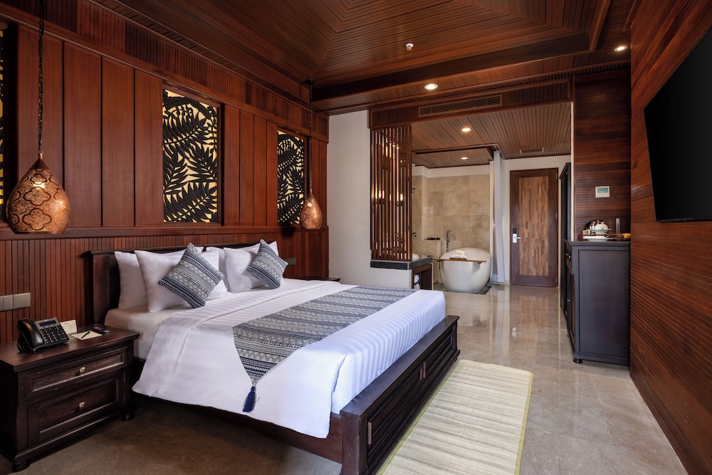 Bali Tropic Resort And Spa 24/72