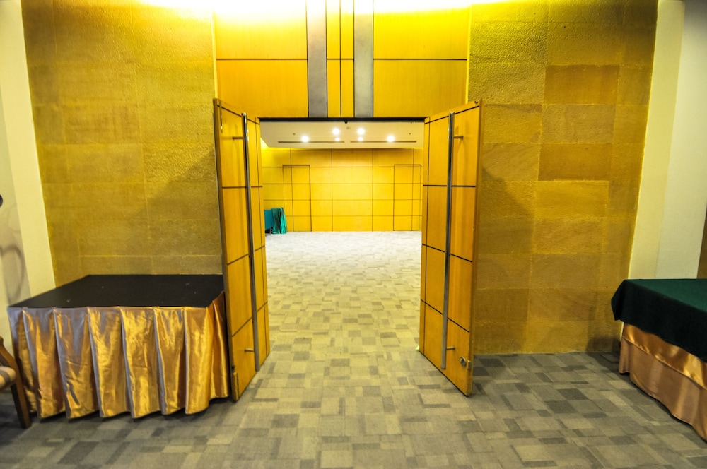 Gold Orchid Bangkok 4/50