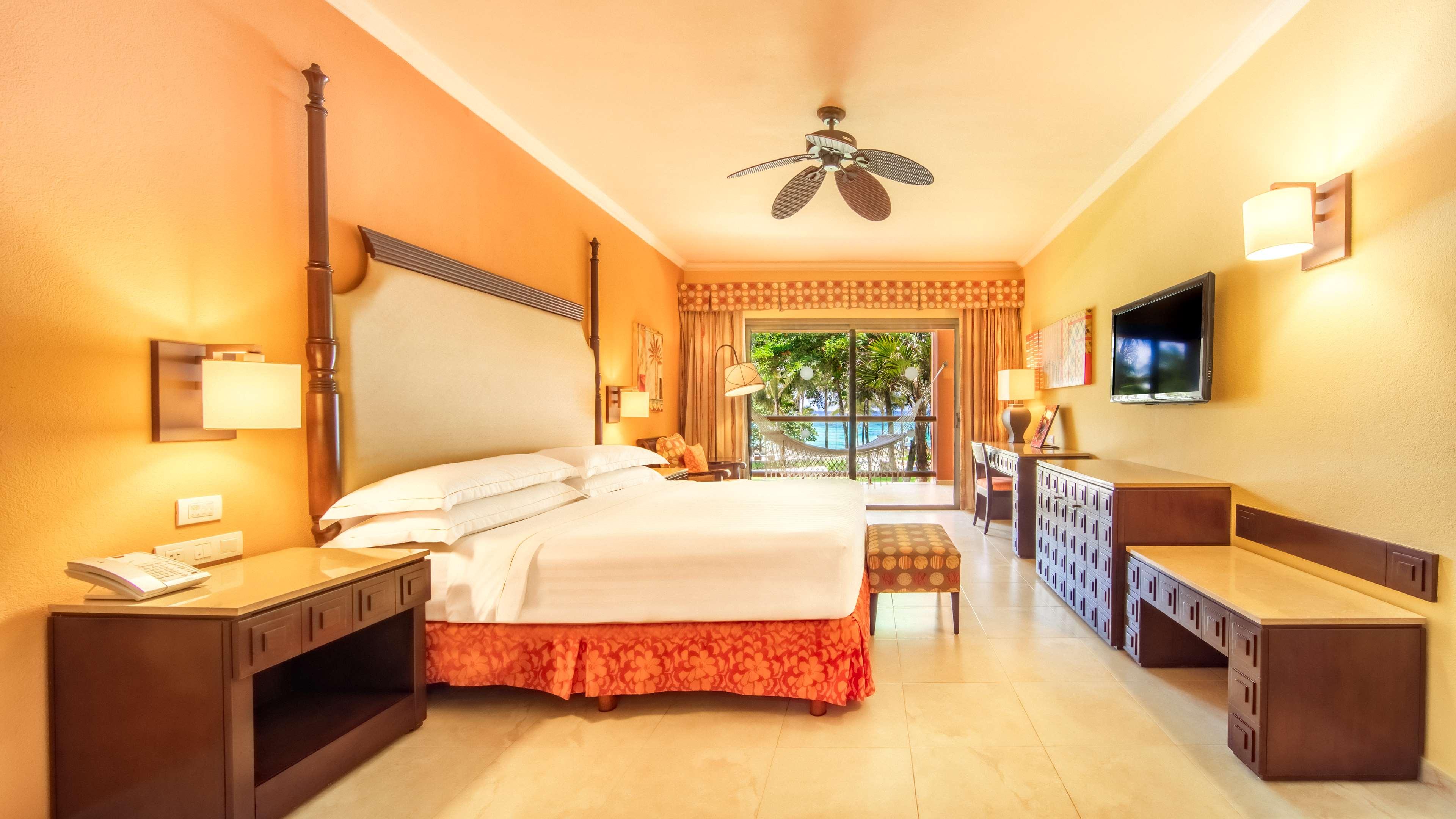 Junior Suite, King Bed, Ocean Front